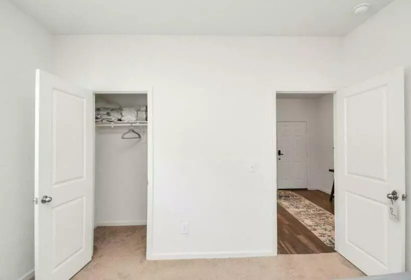 Charming 4 Bedrooms Brookshire/katy With Gym