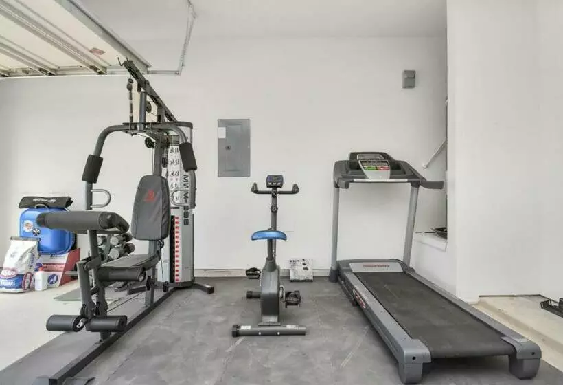 Charming 4 Bedrooms Brookshire/katy With Gym