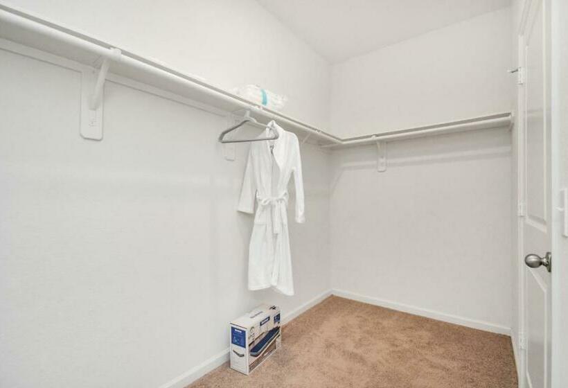 Charming 4 Bedrooms Brookshire/katy With Gym