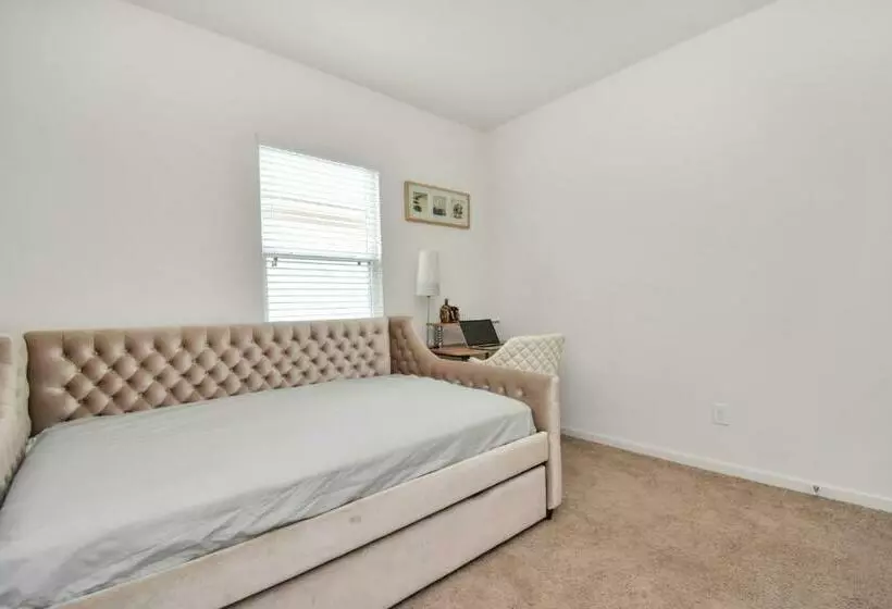 Charming 4 Bedrooms Brookshire/katy With Gym