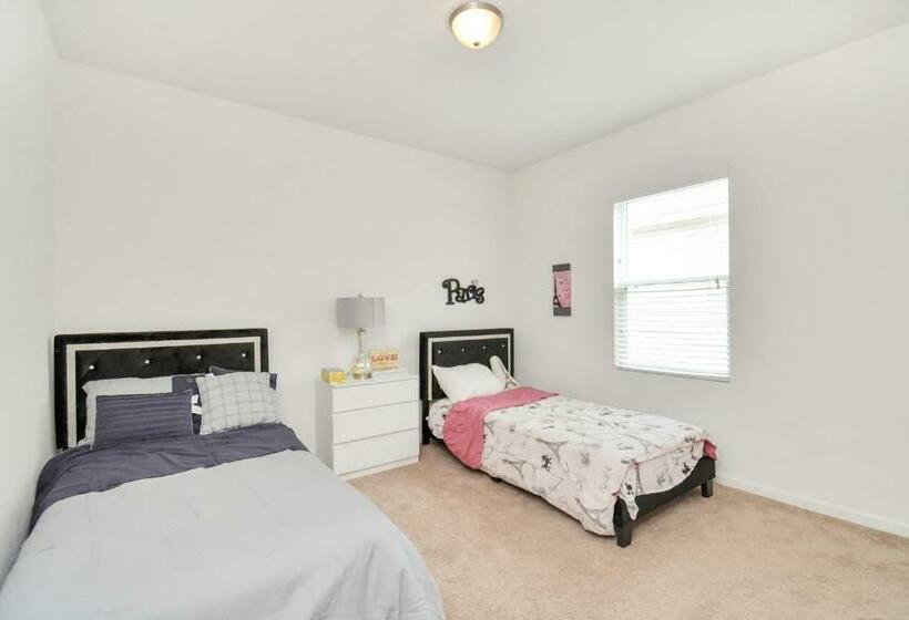 Charming 4 Bedrooms Brookshire/katy With Gym