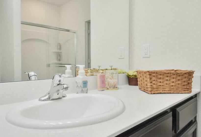 Charming 4 Bedrooms Brookshire/katy With Gym