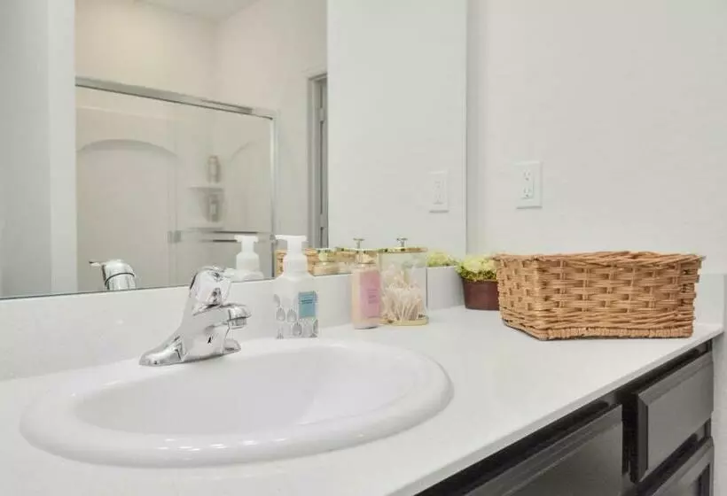 Charming 4 Bedrooms Brookshire/katy With Gym