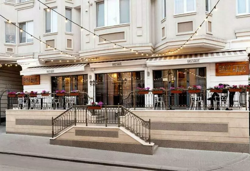 Lovely Central 1br Apartment With A Balcony