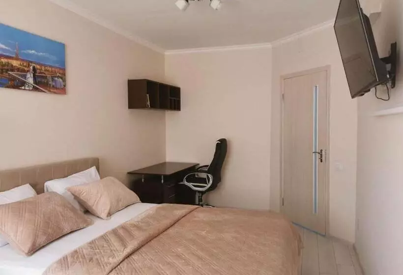 Lovely Central 1br Apartment With A Balcony