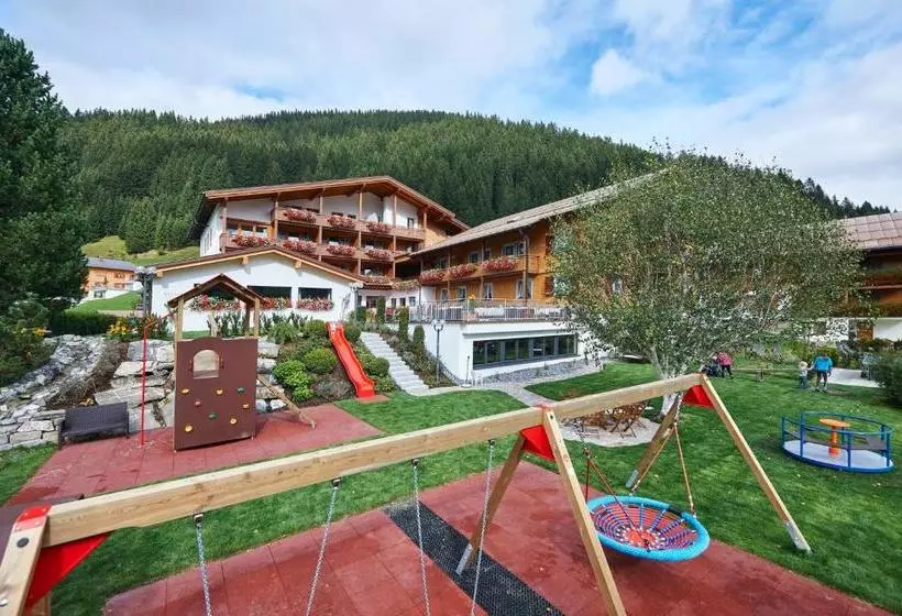 Отель Alpenblume