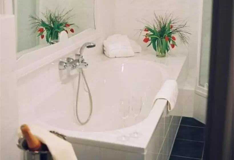 Отель De Kroon Gennep