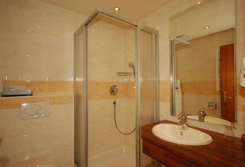 ホテル Haller S Post