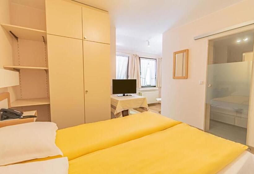 Отель Le Postillon