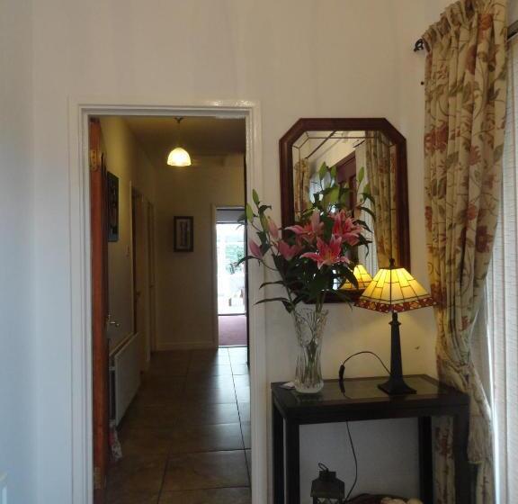 فندق Orley House B&b