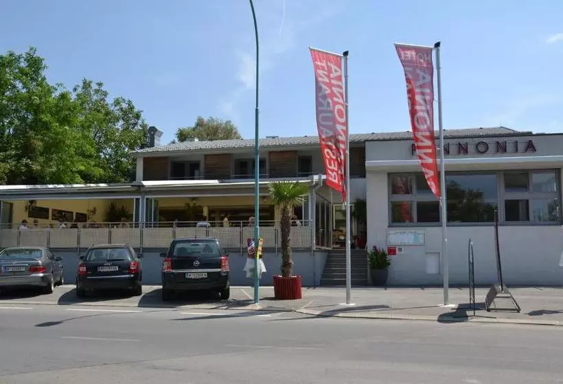 Pannonia Hotel Garni