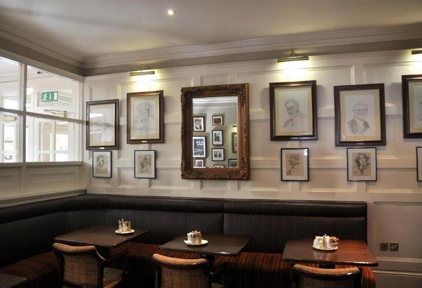 فندق The Listowel Arms