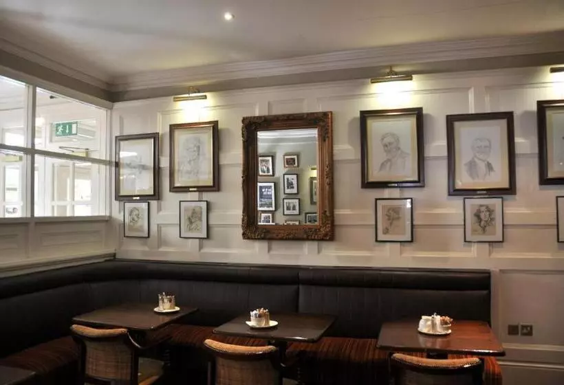 فندق The Listowel Arms