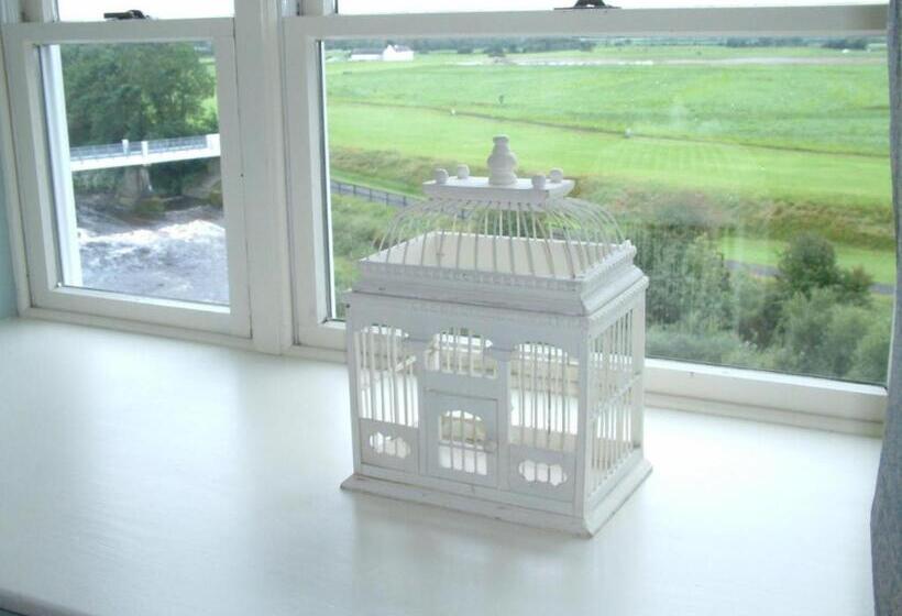 فندق The Listowel Arms