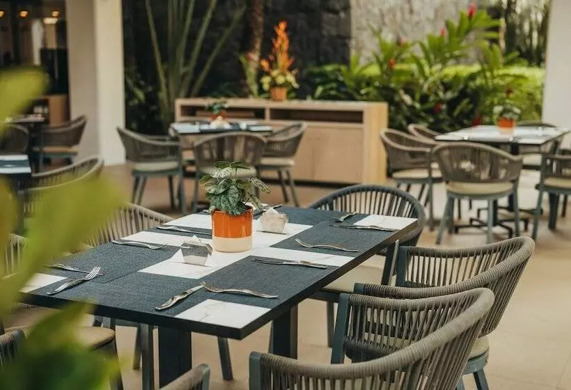 هتل Voila Bagatelle