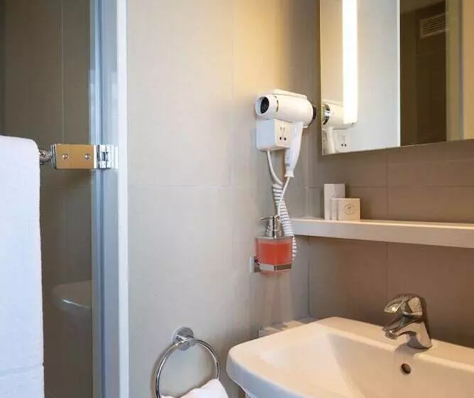 هتل Voila Bagatelle