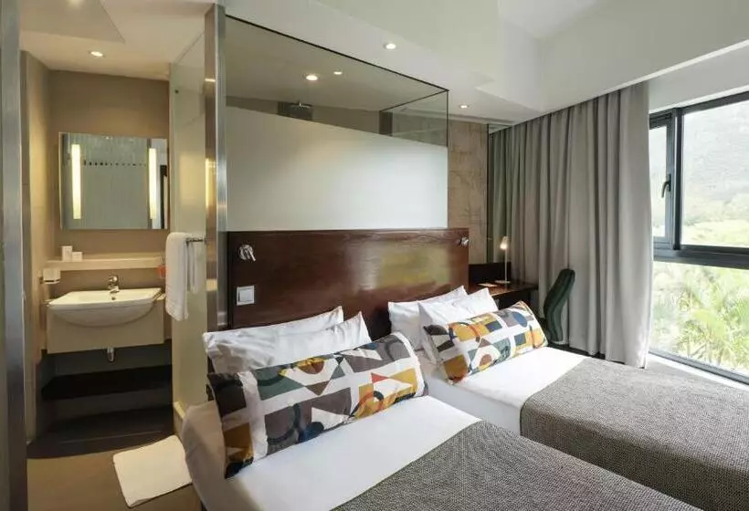 هتل Voila Bagatelle