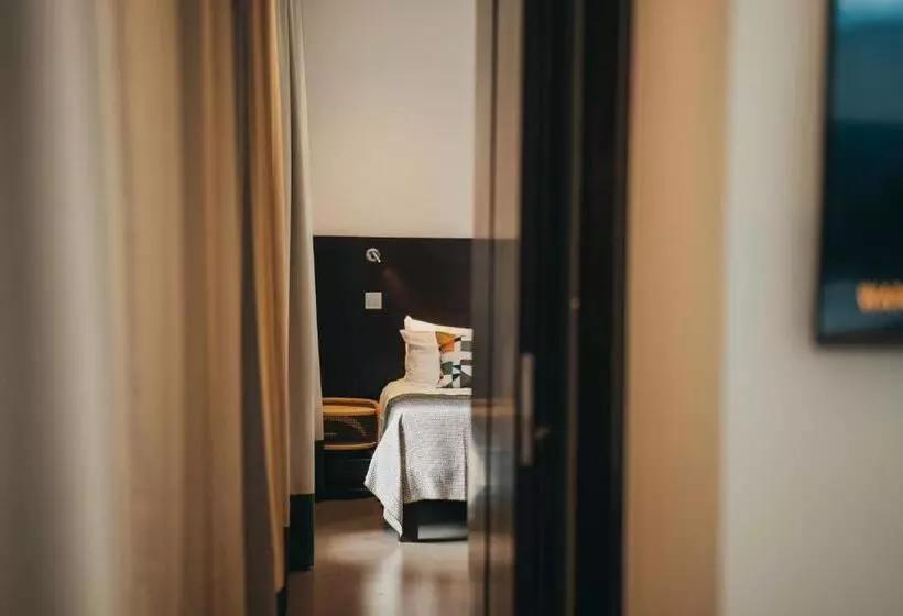 هتل Voila Bagatelle