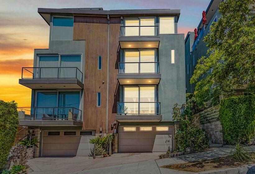 2,300 Sq/ft Dual Master + Loft 3 Bathroom With Bay And Skyline View