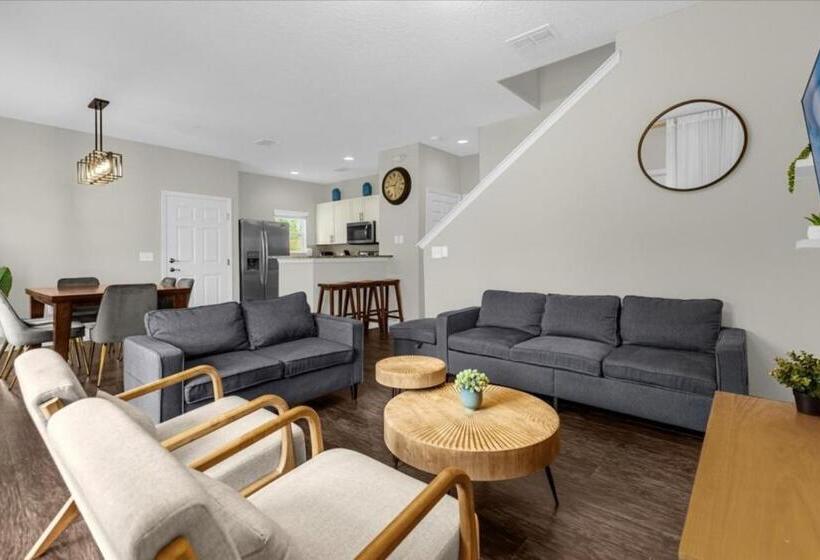 4 Bedrooms  3 Bathrooms  West Lucaya 3200 Ol