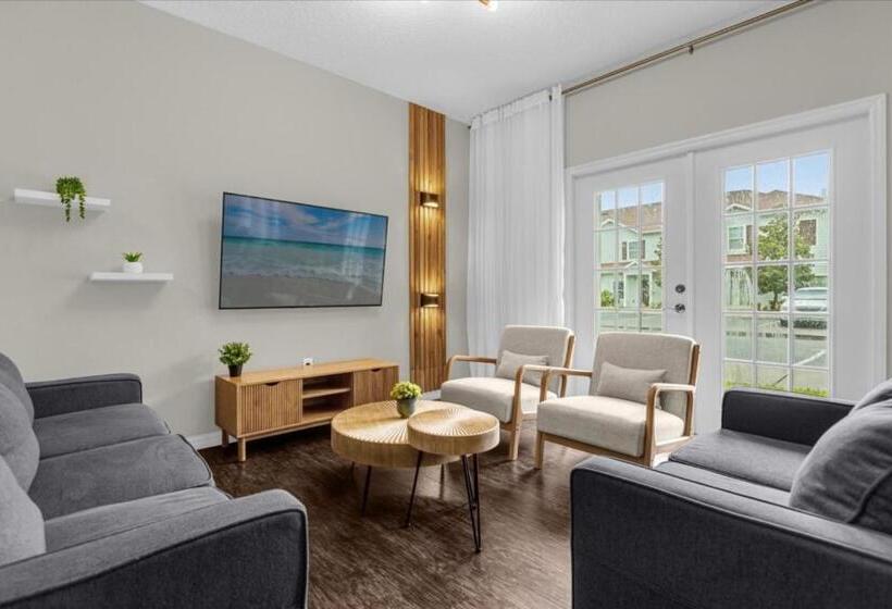 4 Bedrooms  3 Bathrooms  West Lucaya 3200 Ol