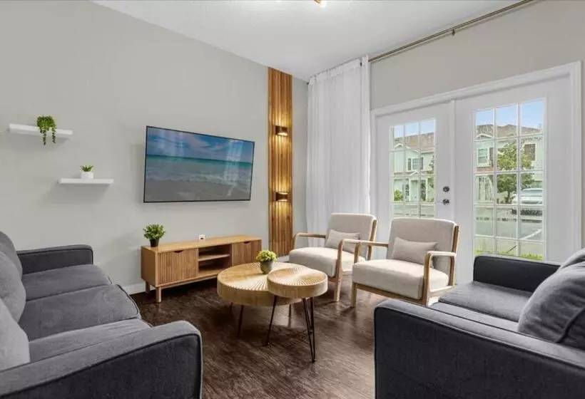 4 Bedrooms  3 Bathrooms  West Lucaya 3200 Ol