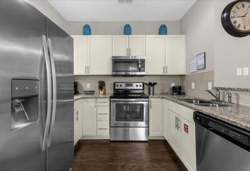 4 Bedrooms  3 Bathrooms  West Lucaya 3200 Ol