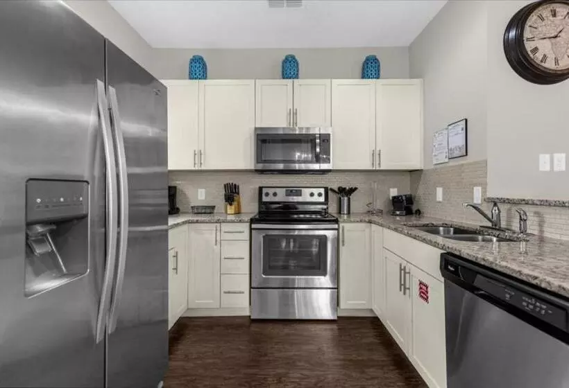 4 Bedrooms  3 Bathrooms  West Lucaya 3200 Ol