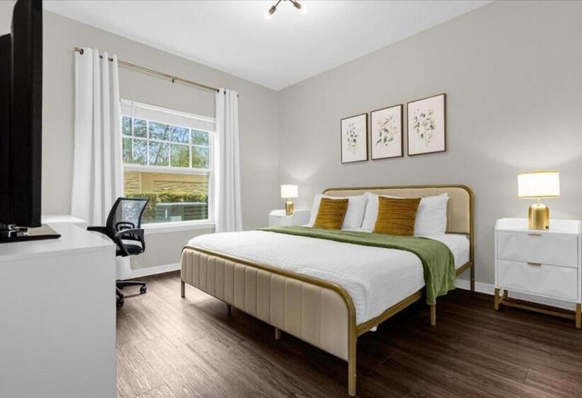 4 Bedrooms  3 Bathrooms  West Lucaya 3200 Ol