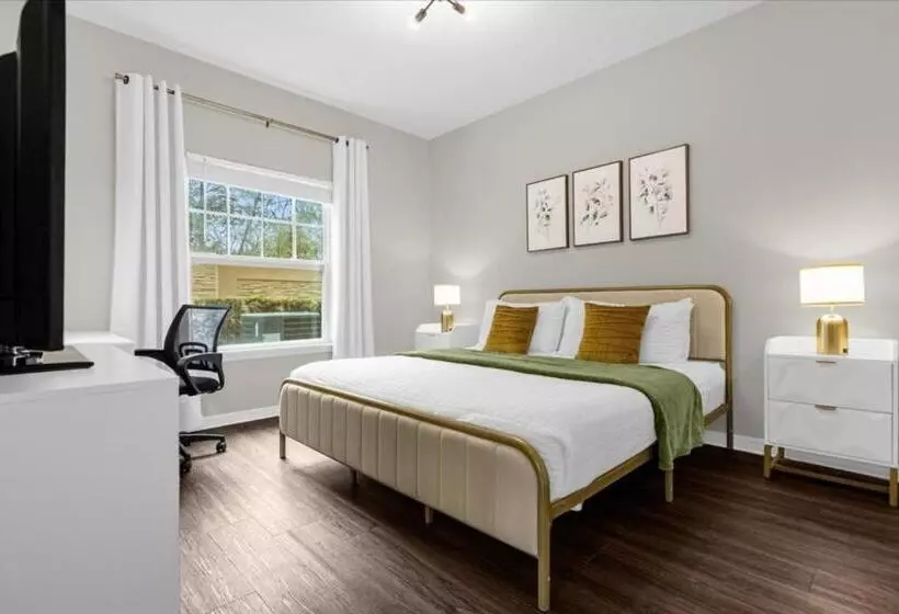 4 Bedrooms  3 Bathrooms  West Lucaya 3200 Ol