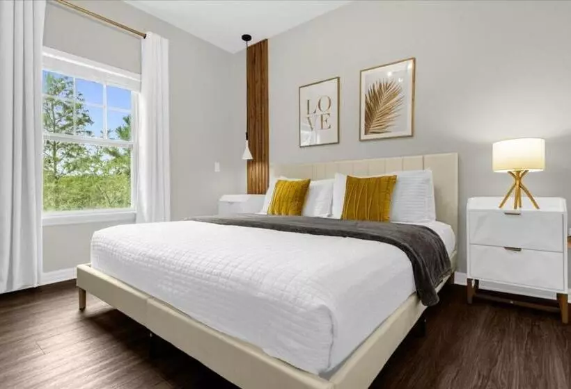 4 Bedrooms  3 Bathrooms  West Lucaya 3200 Ol