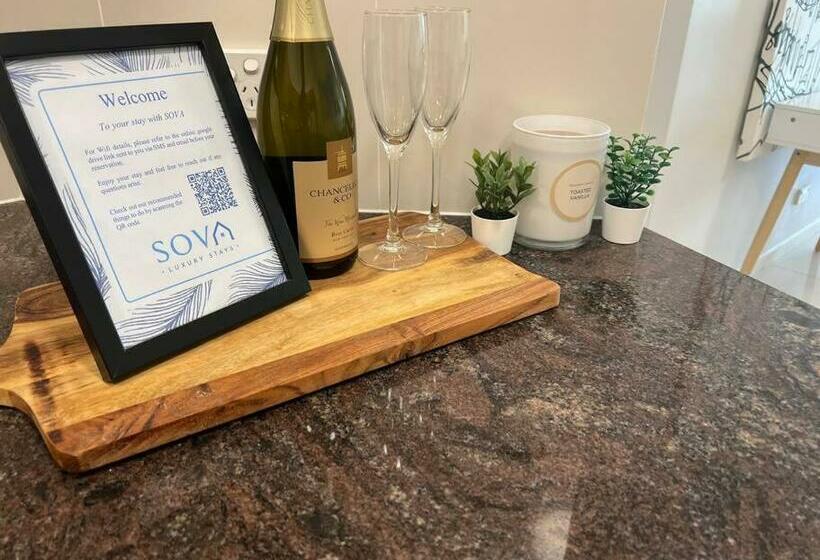 South Brisbane 2 Bed With Views & Parking