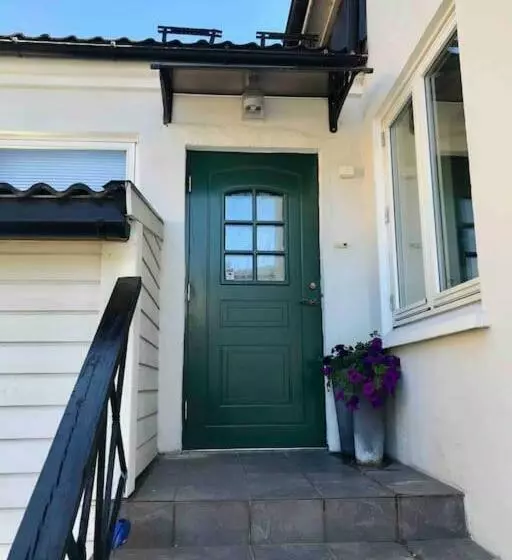 Stort Hus I Porsgrunn Sentrum Med Gangavstand Til Alt & Gratis Parkering Til Flere Biler