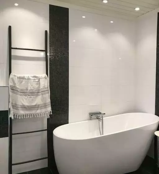 Stort Hus I Porsgrunn Sentrum Med Gangavstand Til Alt & Gratis Parkering Til Flere Biler