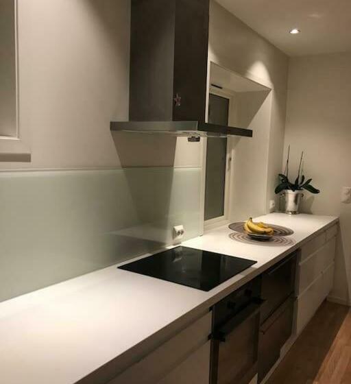 Stort Hus I Porsgrunn Sentrum Med Gangavstand Til Alt & Gratis Parkering Til Flere Biler