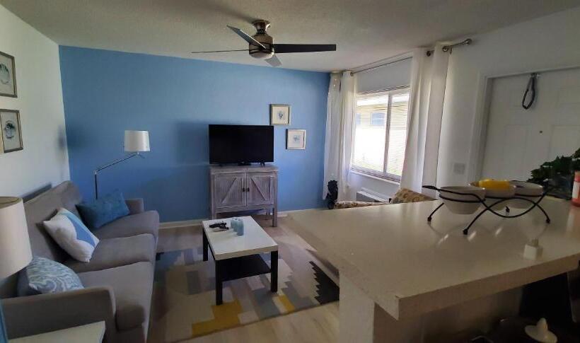 Lunasea Apt Downtown Airport Cruise