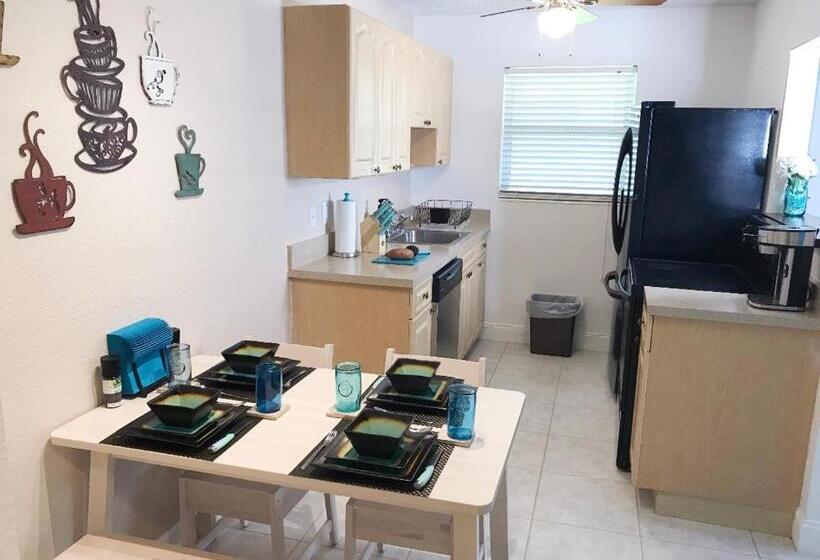 Lunasea Apt Downtown Airport Cruise