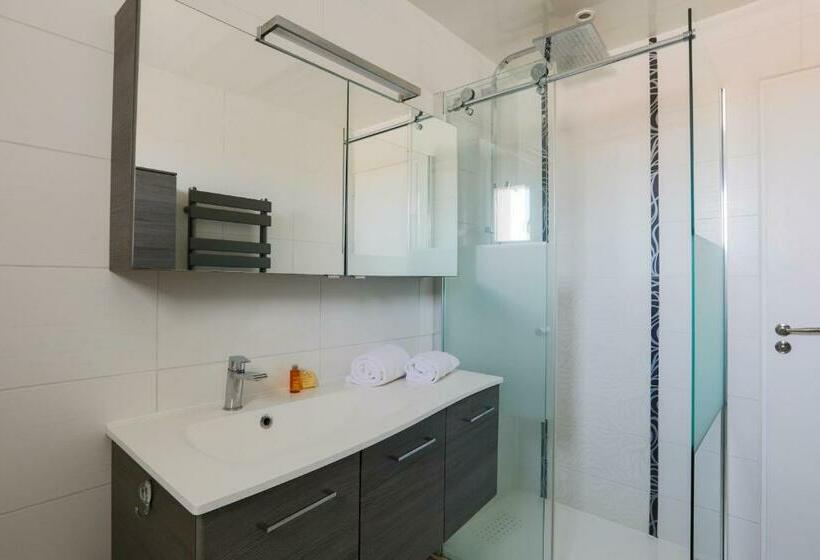 Maison Confortable A Deux Pas Du Village