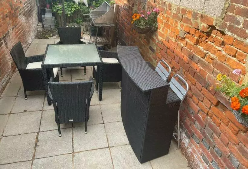 The Old Coach House 8 North Lane