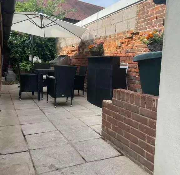 The Old Coach House 8 North Lane