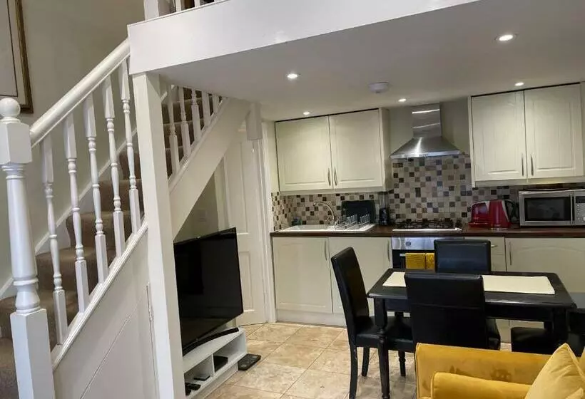 The Old Coach House 8 North Lane