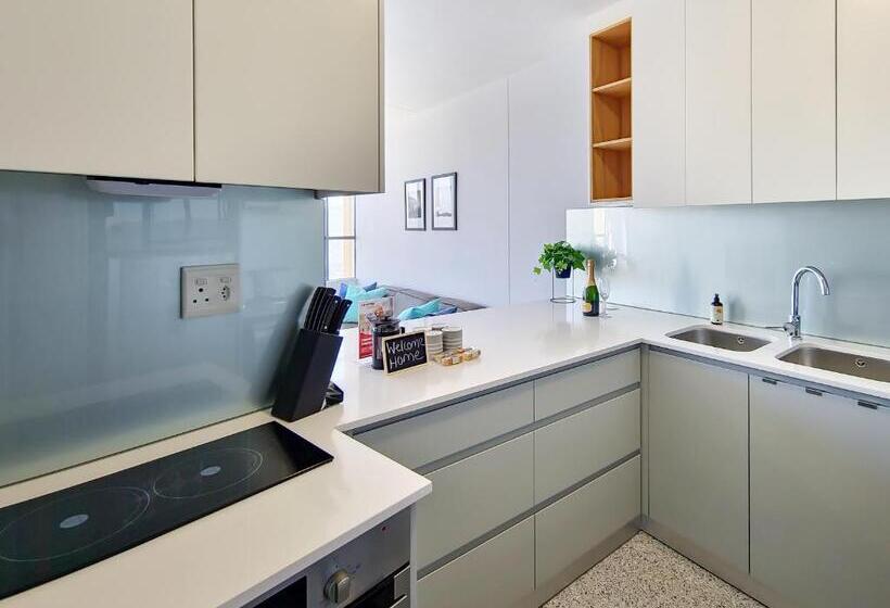 Apartment Situated On The Slope Of Table Mountain!