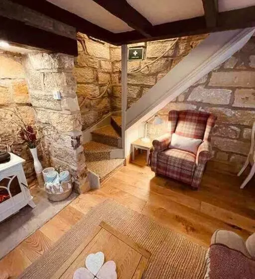 Cosy 400 Yr Old Cottage, Flowergate, Whitby