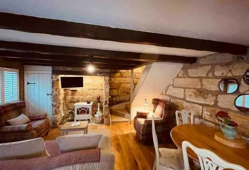 Cosy 400 Yr Old Cottage, Flowergate, Whitby