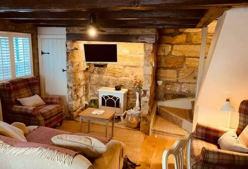 Cosy 400 Yr Old Cottage, Flowergate, Whitby