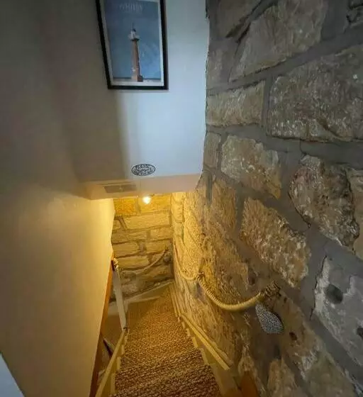 Cosy 400 Yr Old Cottage, Flowergate, Whitby