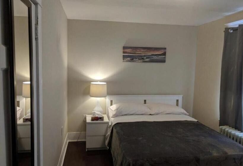 House For 13 Guest And Close To Clifton Hill,casino,horseshoes Falls