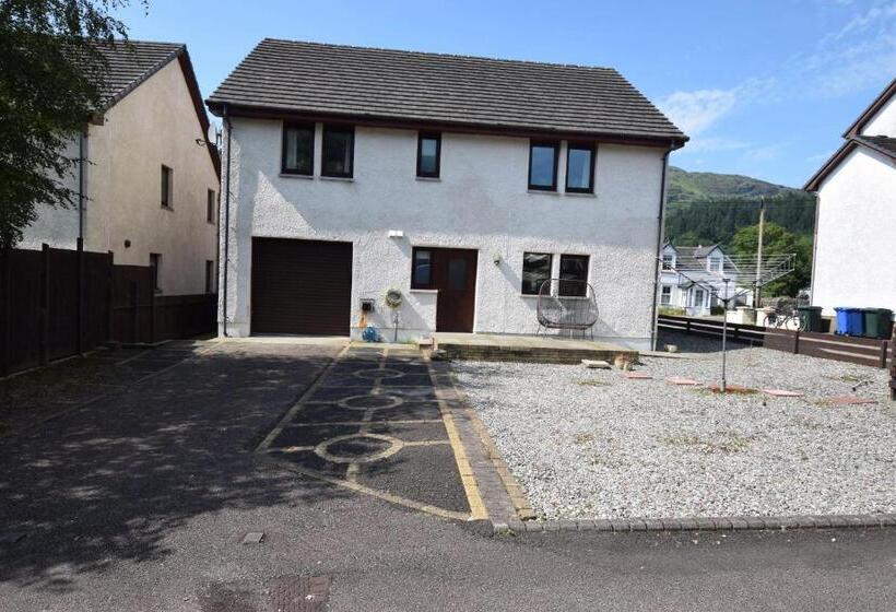 Ridgeview Villa Partial Loch View