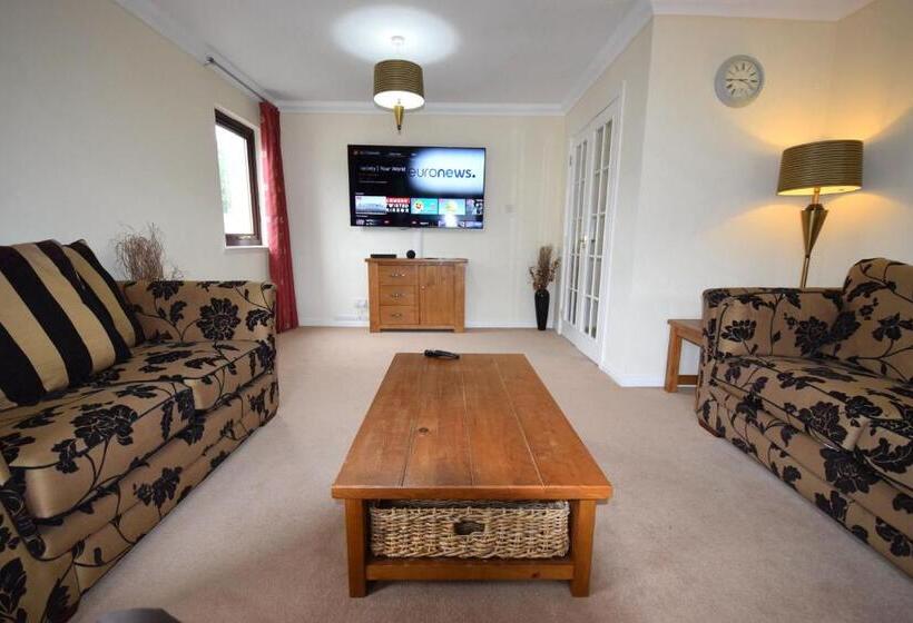 Ridgeview Villa Partial Loch View