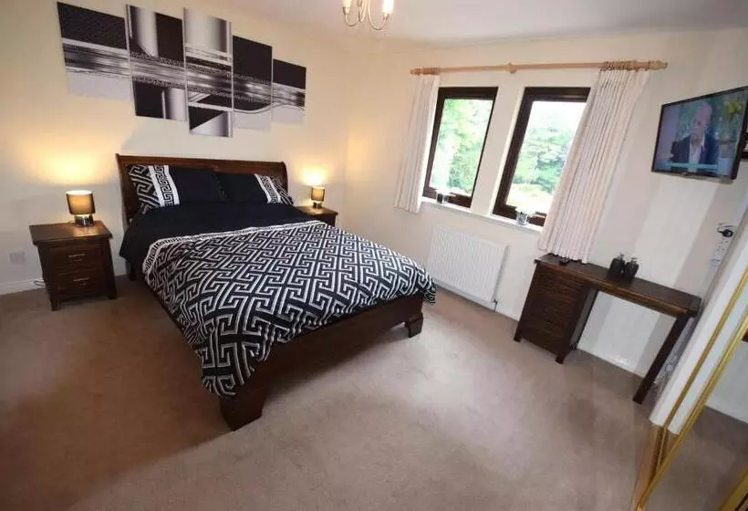 Ridgeview Villa   Partial Loch View